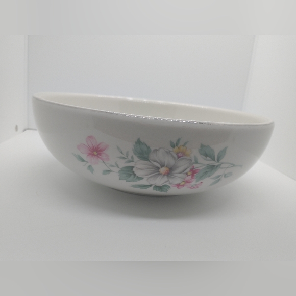 Vintage Hall's Superior Quality Ovenware Floral Springtime Pattern Serving Bowl - Picture 1 of 16